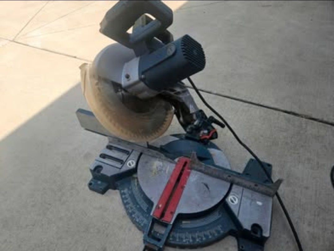 Bosch 12" miter saw - model 3912