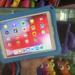 ipad Minis And Big Good Conditions Unlocked 60:85/100🍎🍎🎁🎁.      Good Bless You 🙏🙏🙏🏠🏠🏠🚘🚘🚘♥️♥️