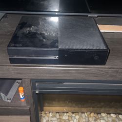 Xbox 1 One With Games Included And Controller 