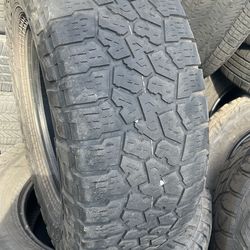 Used tires285 70 17 FALKEN AT