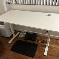 IKEA Standing / Sitting Desk (Height Adjustable)
