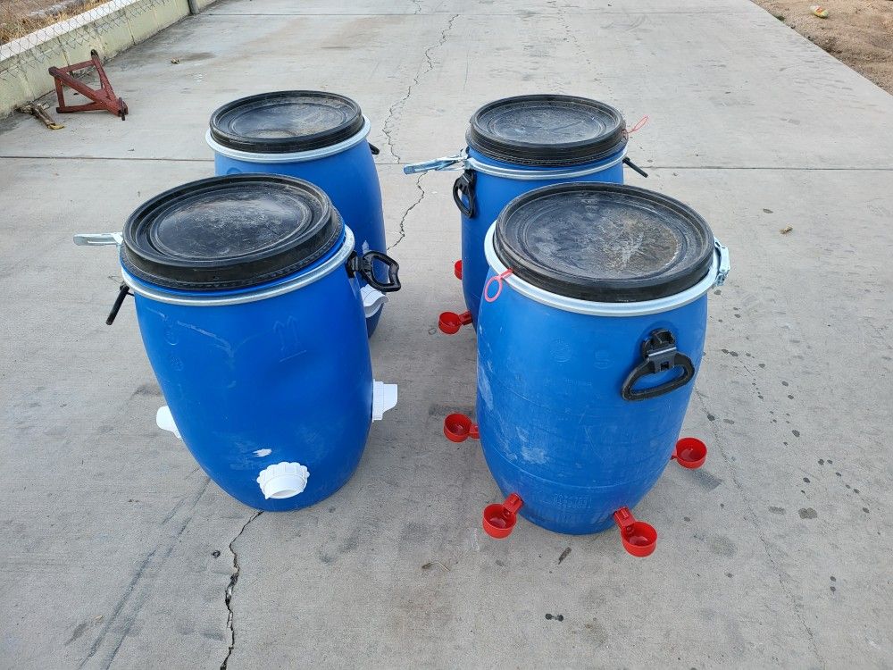 Chicken Feeders And Drinkerers $50 EACH $50 CADA UNO. 20 GALONES/GALLONS