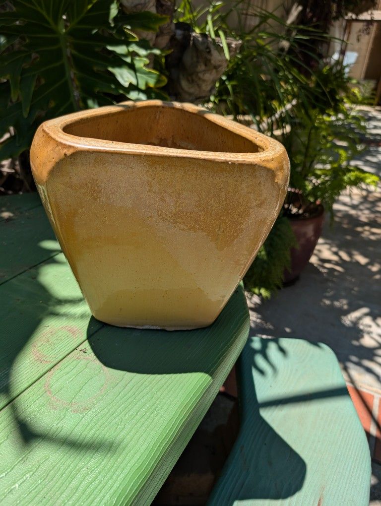 Triangular Plant Pot.