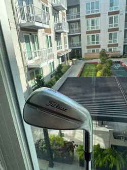Titleist T250 8 iron