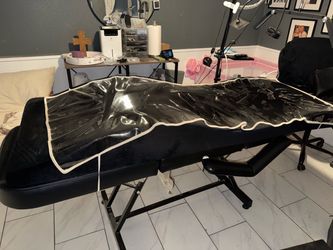 Lash bed with topper