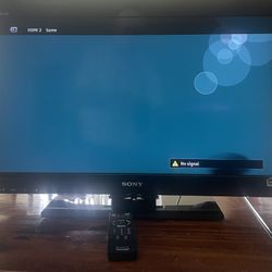 Sony 32 Inch TV w/ remote 