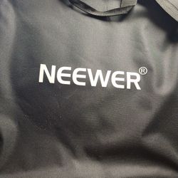 Neewer