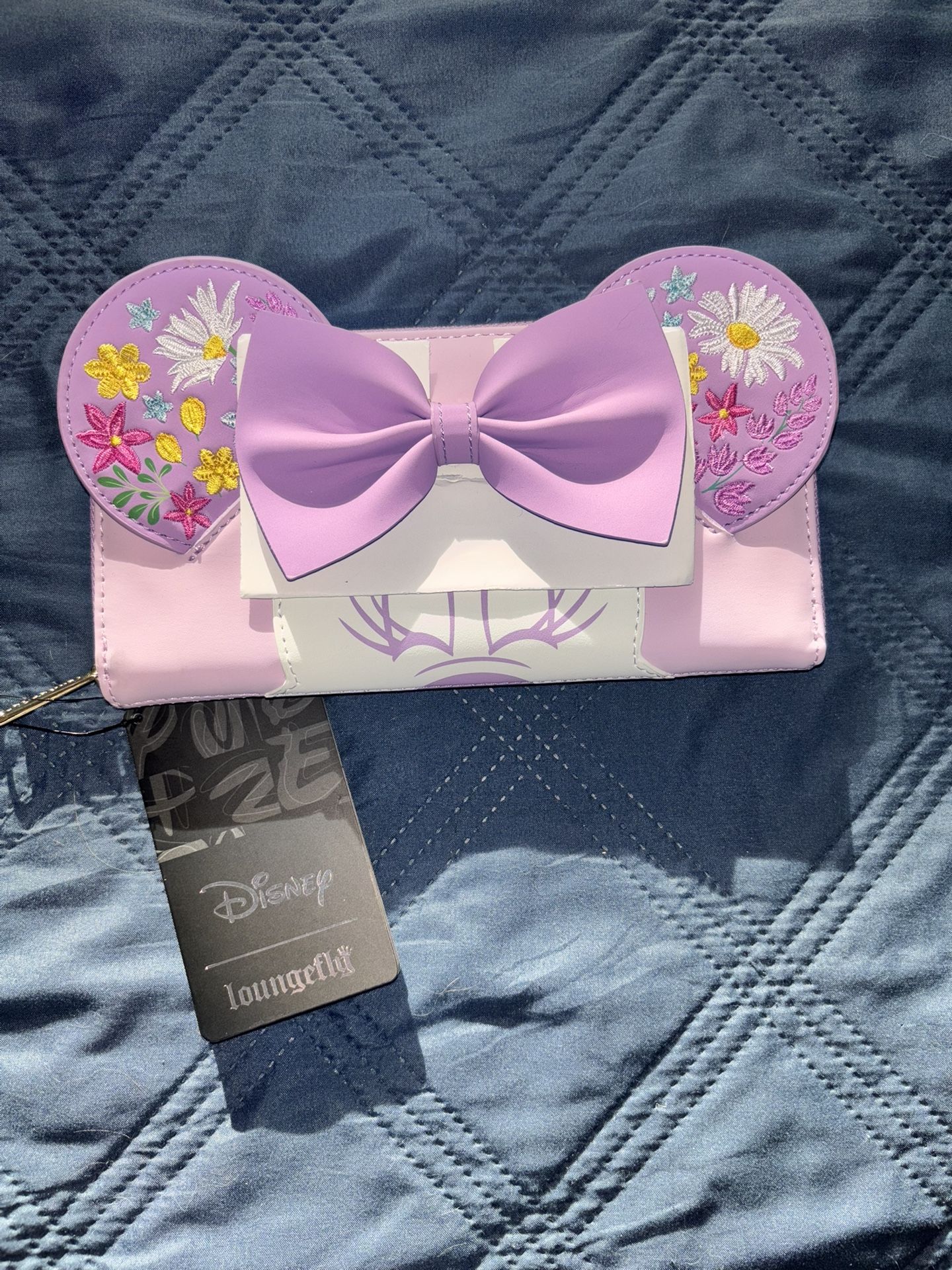 NWT - Minnie Mouse Loungefly Zipper Wallet