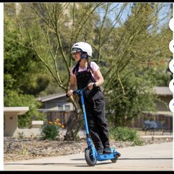 Scooter Razor Patinete Eléctrico Black Label E100 - Azul, hasta 10 mph, Neumático Delantero de 8" Neumático, para Niños de 8 Años en Adelante