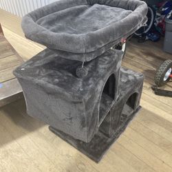 Cat Tree Like New 