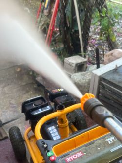 Pressure washer Subaru 3000 psi and 2.7 gpm Works perfect very strong