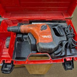 Hilti TE 40-AVR Rotary Hammer With Bit