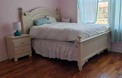 Full size bedroom set