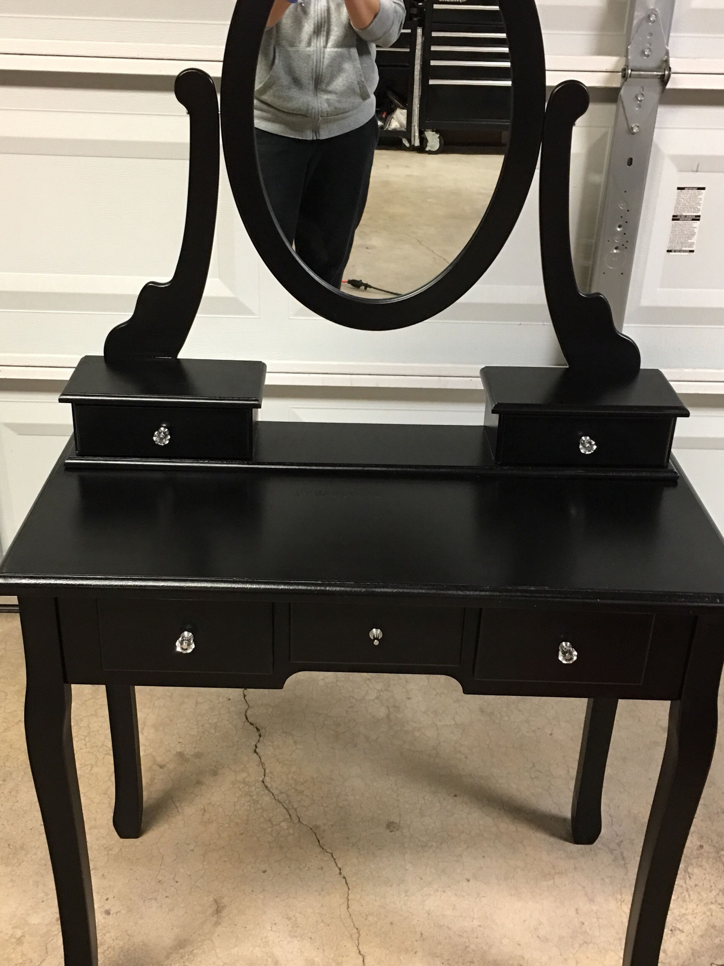Used vanity makeup with stool,the stoil have a small makeup Stain