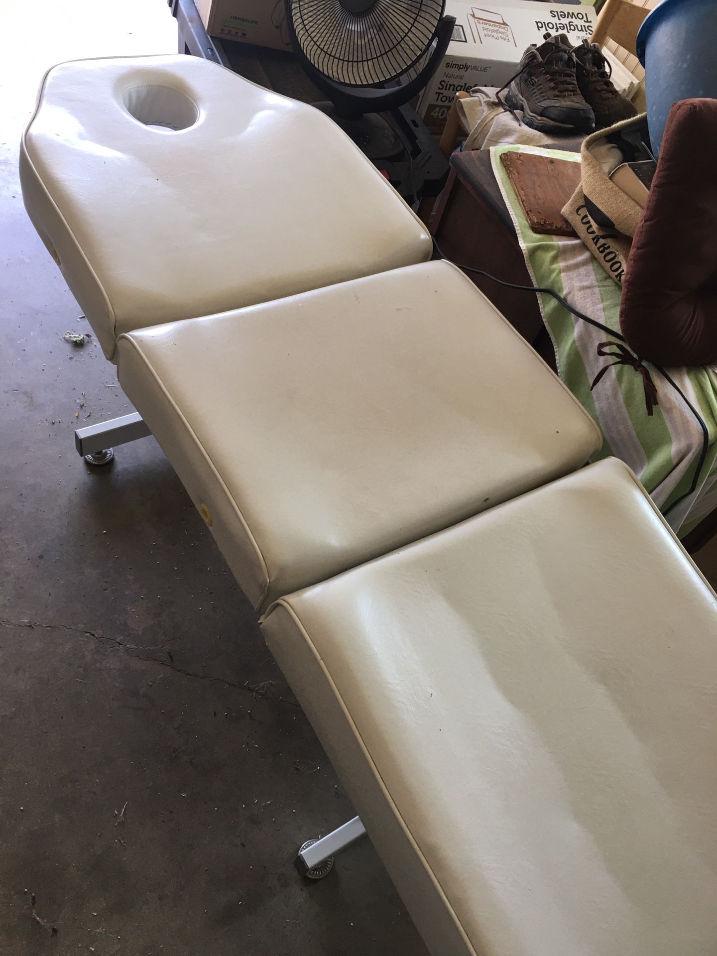 Massage/ esthetician table for Sale in Prather, CA OfferUp