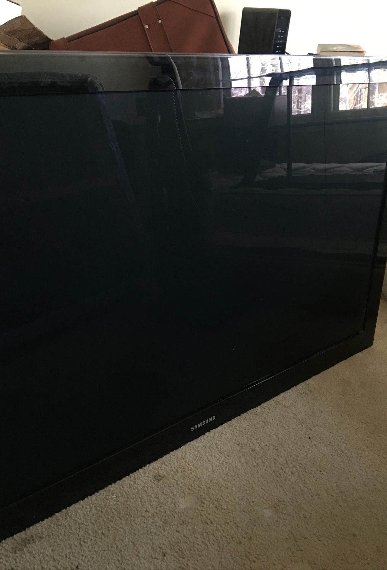 55in Samsung plasma TV . Screen and everything in good condition. Makes a buzzing noise when turned on. Needs a capacitor