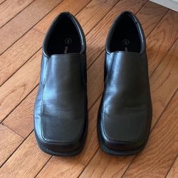 Boy Shoes Like New Size 6 