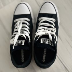 Women’s 8 Converse 
