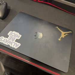 MacBook M2 Used 2025 