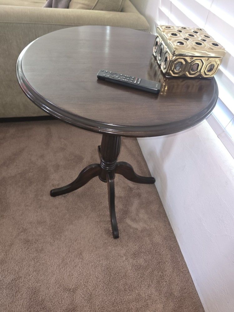 Dark Wood Side / Breakfast Table Like New!