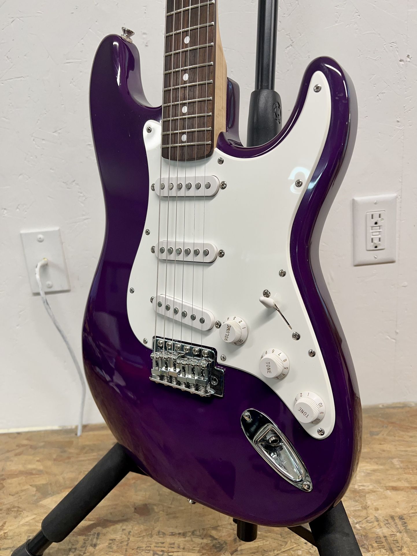 00 Squier Affinity Stratocaster Guitar in Galactic Purple for Sale