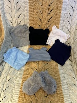 6 Baby Bear Hats & a Pair of Bear Claw Mittens (3-12m)