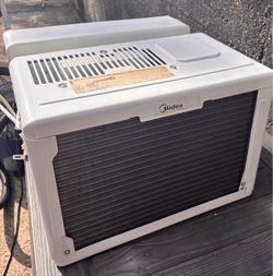Midea Window Air Conditioner Unit, 10,000 BTU, excellent condition!
