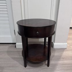 Round Wood End Table w/ Drawer & Shelf – 18”x22”