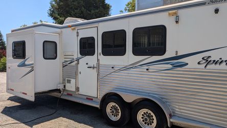 Leaving quarter 3 horse trailer ￼