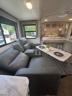 2022 Cruiser Twilight 2100