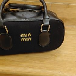 Brand new crossbody and shoulder bag 