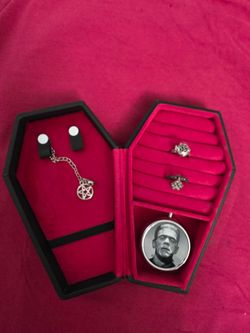 Coffin jewelry box