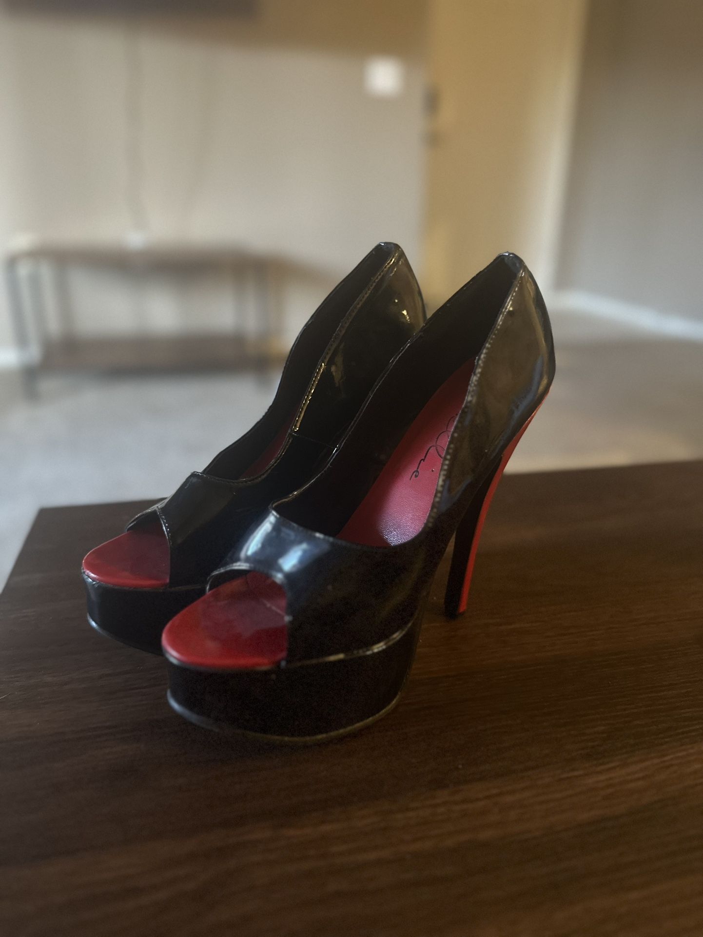 6 Inch Size 11 Platform Heels. Back With Red Heel & Red Insoles