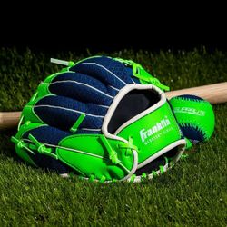 Franklin Sports 9.5'' Meshtek Glove with Ball


