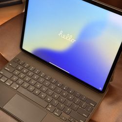 iPad Pro 12.9 Inch (5th Generation) WiFi & Cellular 1TB Space Grey & Magic Keyboard