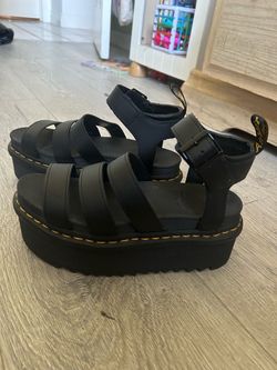NEW Dr. Martens Platform Sandals Size 7