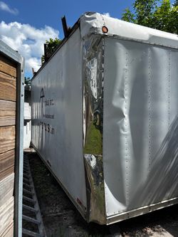 18 FT x 8 FT Dry Van Truck Body / Storage Box