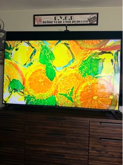 LG 70 inch Class UQ7070 series LED 4K UHD Smart webOS 22 TV