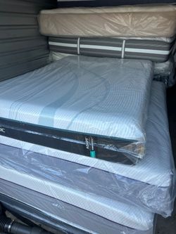 Full Size Mattress Tempur Pedic 