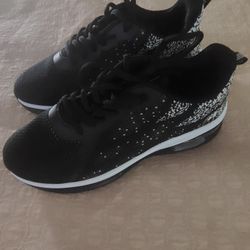 Women Size 6.5 Running Shoe For Sale 
