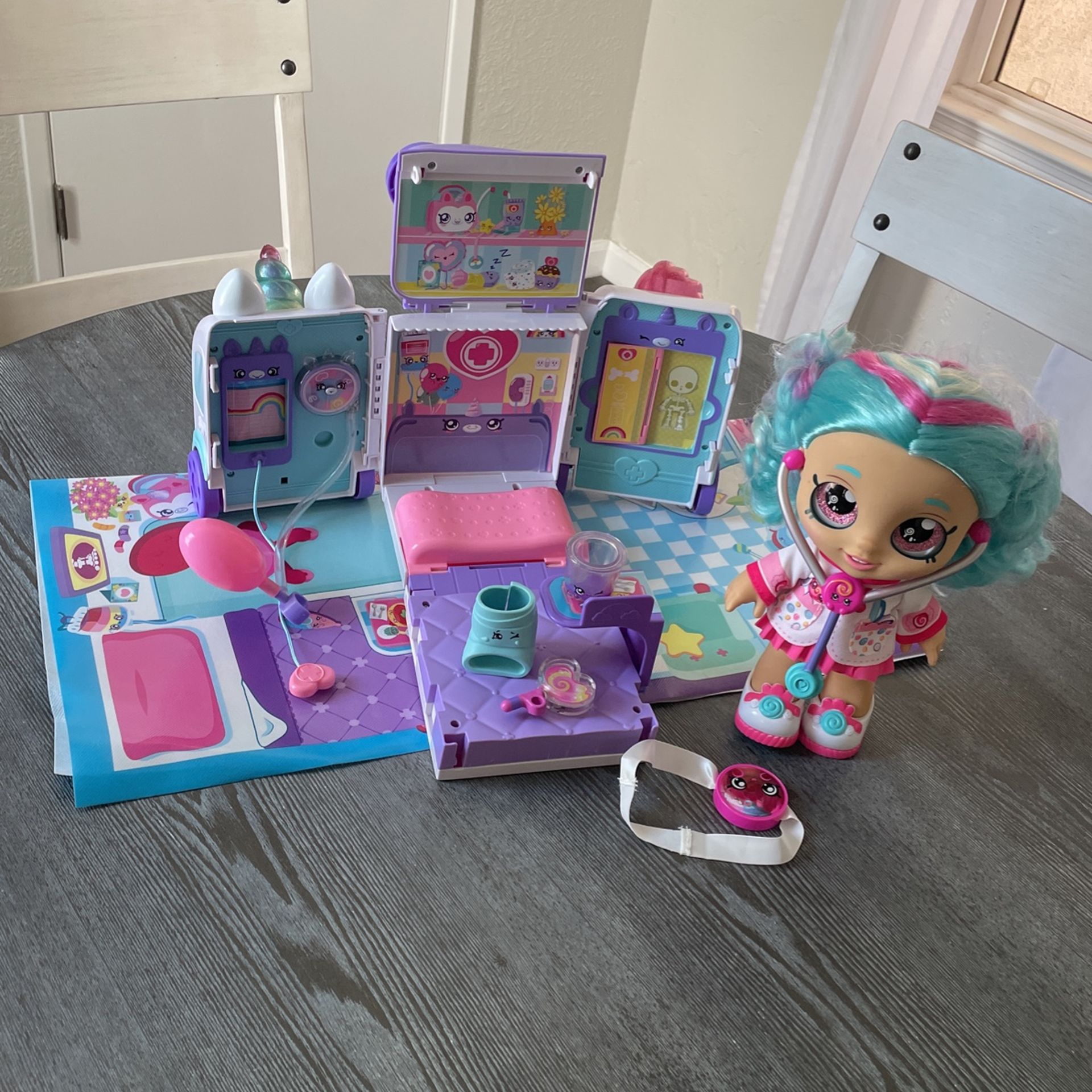 Kindi Kids Hospital Corner - Unicorn Ambulance - Playmat Included