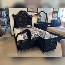 5 Pieces Black Color King Or Queen Bedroom Set