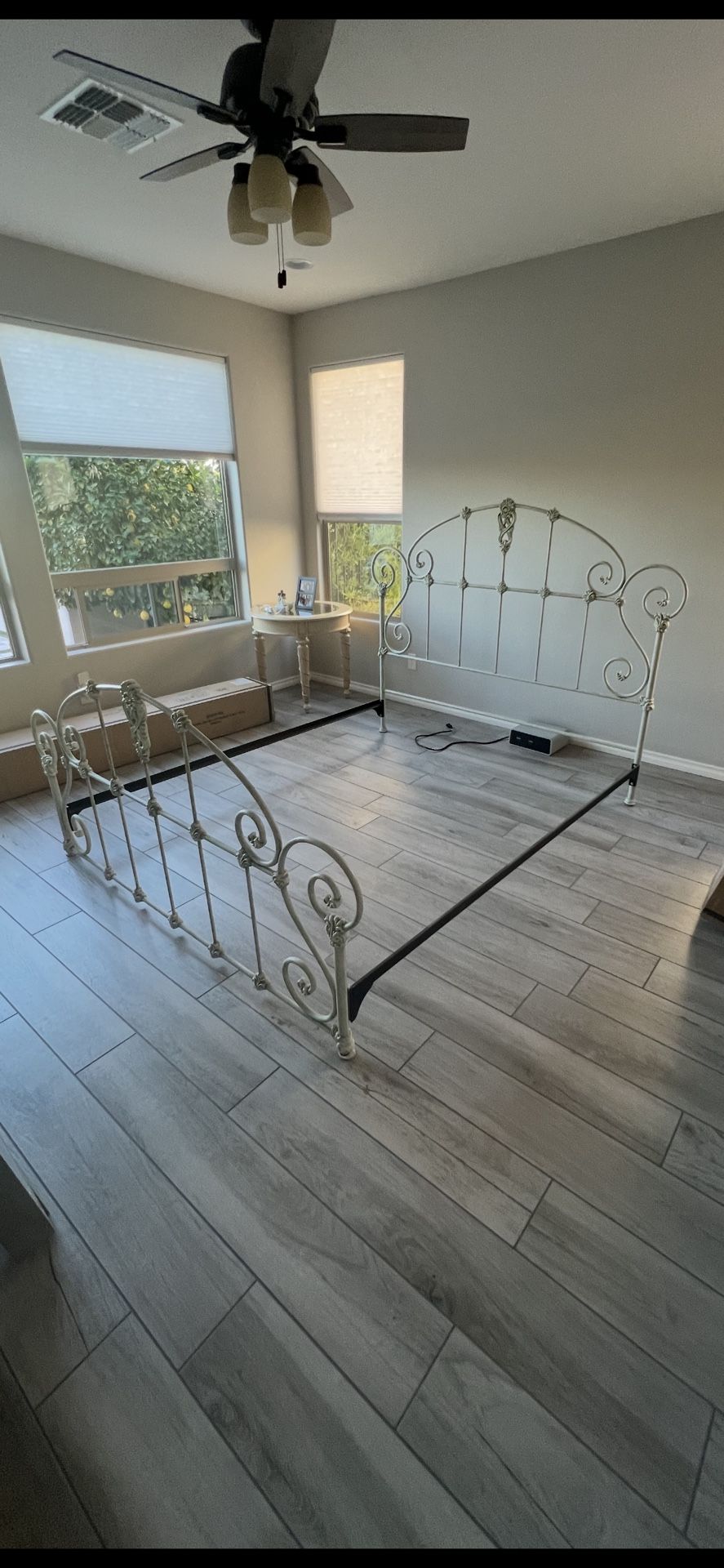 King size bed frame vintage antique, beautiful bed frame heavy 