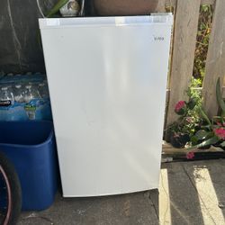 Midea Mini Fridge 