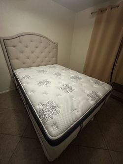 Queen Kirkland Signature Stearns & Foster Plush Pillowtop Mattress + Upholstered Headboard – Clean