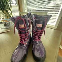 UGG rain boots size 4