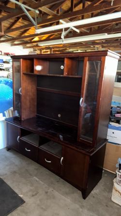 Entertainment cabinet