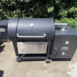 Louisiana Grills 900 Pellet Grill with Smoke Box