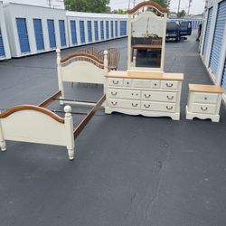 Bedroom Set/ Twin