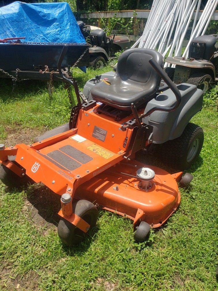 Husqvarna RZ5424 - Zero Turn Lawnmower
